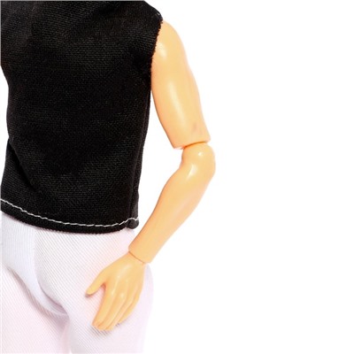 Кукла-модель «Высокая мода», чёрно-белое пальто, уценка
