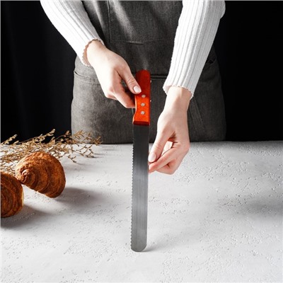 Нож для бисквита крупные зубцы, длина лезвия 25 см, деревянная ручка, толщина лезвия 1 мм