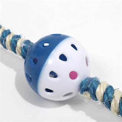 Дразнилка для кошек "Двойной пушок", с шариком и сизалевой обмоткой, 32 см, синяя/белая