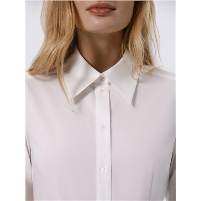 Приталенная блуза с отложным воротником
