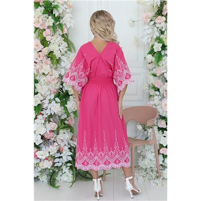 Платье розовое с контрастной вышивкой