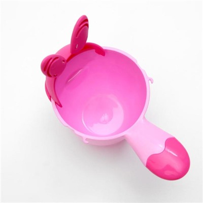 Ковш пластиковый для купания и мытья головы, детский банный ковшик «Зайка» 500 мл., с леечкой, цвет розовый
