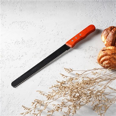 Нож для бисквита крупные зубцы, длина лезвия 25 см, деревянная ручка, толщина лезвия 1 мм